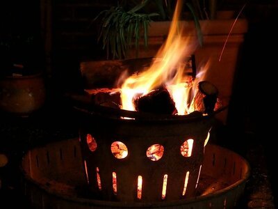 Bijna winter, goed moment om de tuin opnieuw in te richten met cortenstalen plantenbak (Tuinieren)